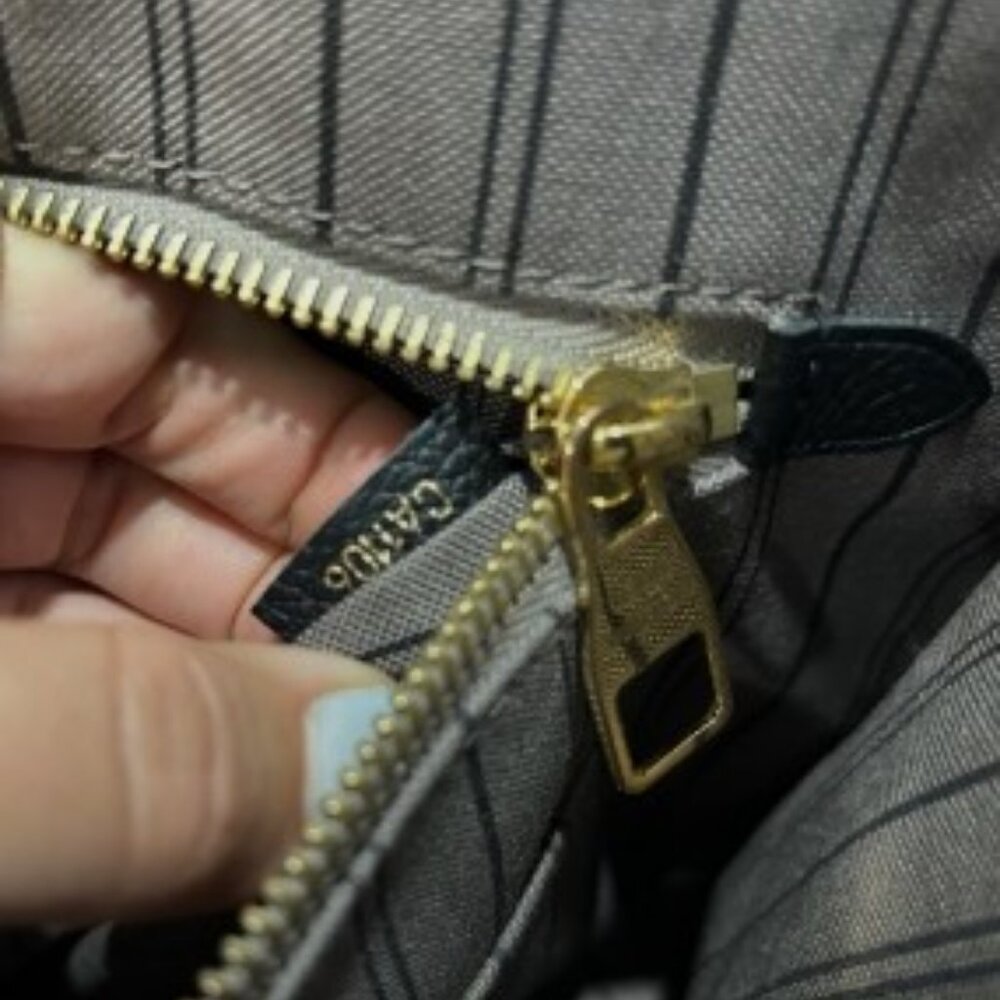 Authentic Louis Vuitton Empreinte Pont Neuf black $3700 MSRP - Picture 10 of 16